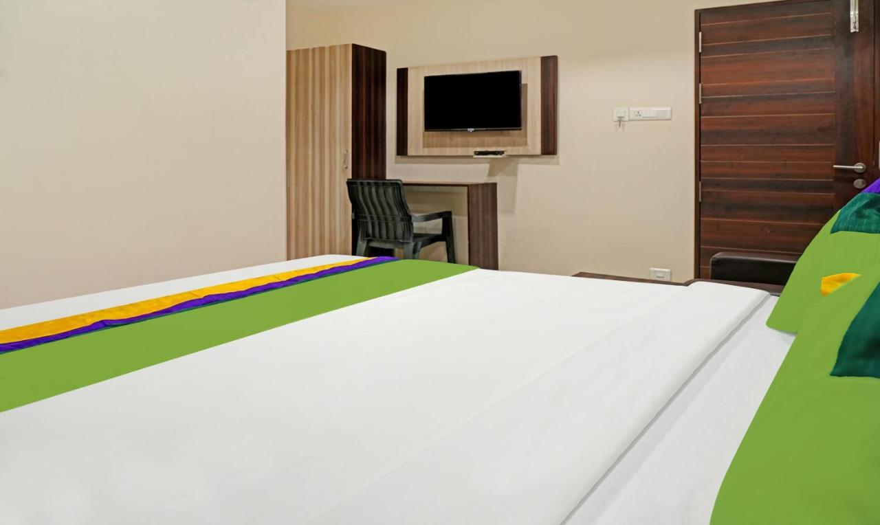 Treebo Trend Jsn Grand Hotel วิเจยาวารา ภายนอก รูปภาพ