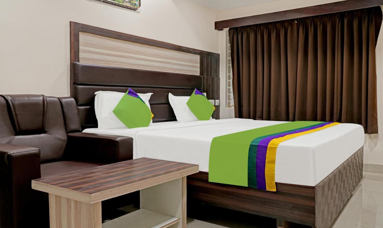 Treebo Trend Jsn Grand Hotel วิเจยาวารา ภายนอก รูปภาพ