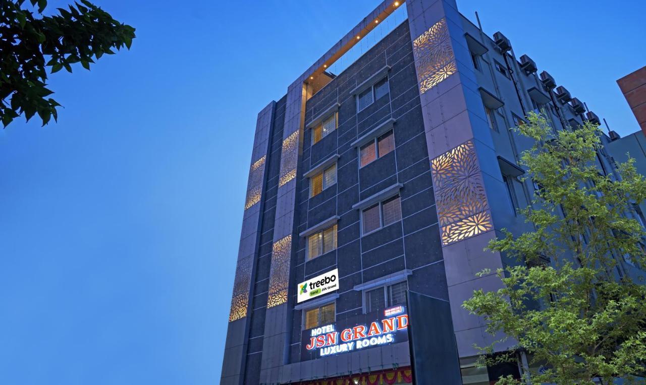Treebo Trend Jsn Grand Hotel วิเจยาวารา ภายนอก รูปภาพ