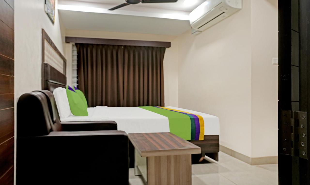 Treebo Trend Jsn Grand Hotel วิเจยาวารา ภายนอก รูปภาพ